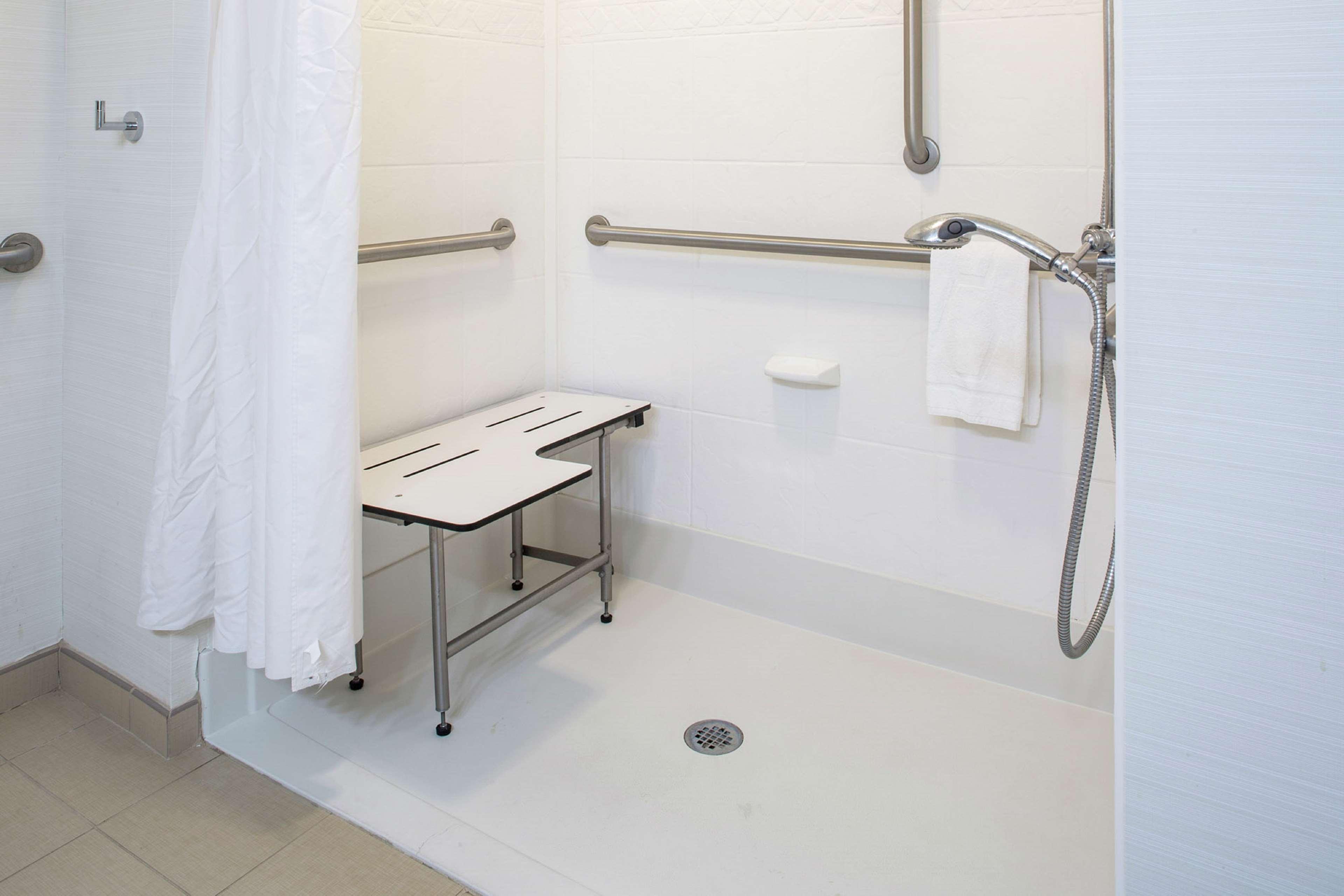Hampton Inn Limerick Екстериор снимка
