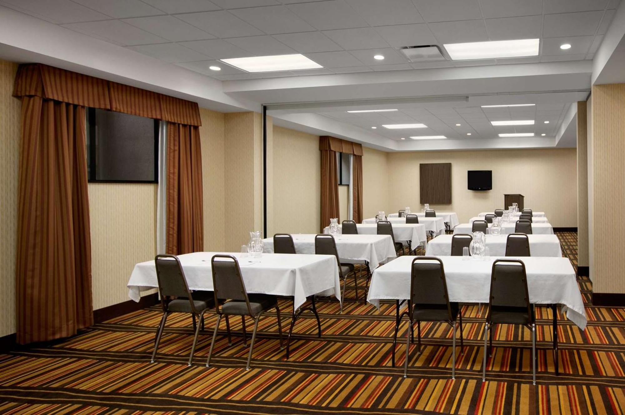 Hampton Inn Limerick Екстериор снимка