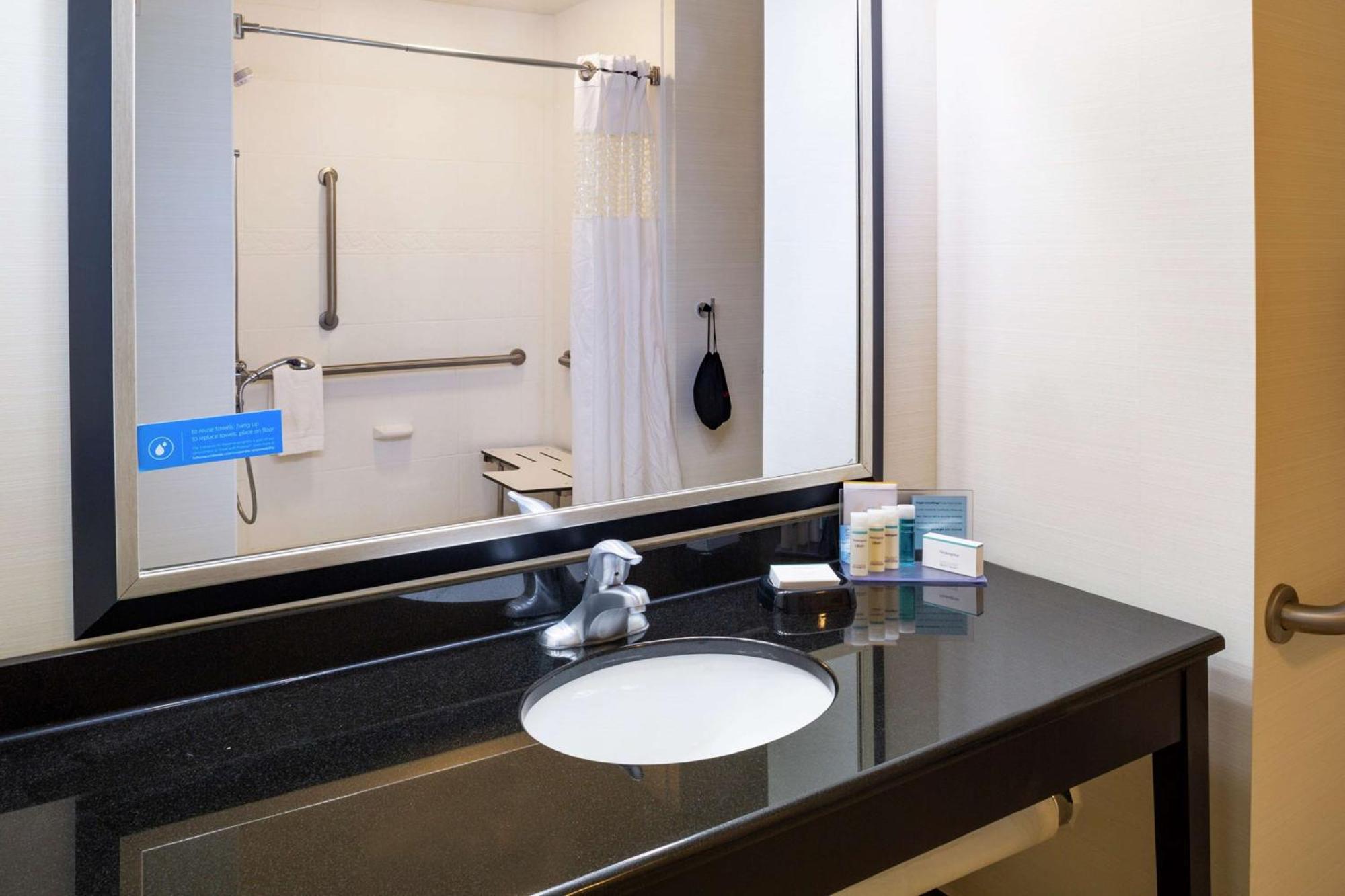 Hampton Inn Limerick Екстериор снимка