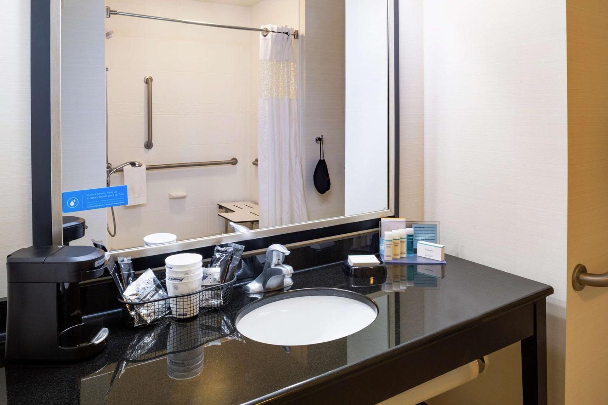 Hampton Inn Limerick Екстериор снимка